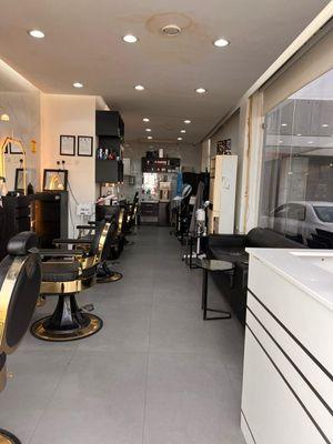 For sale, a men's barber shop in Al-Ardiya Al-Harfiyya